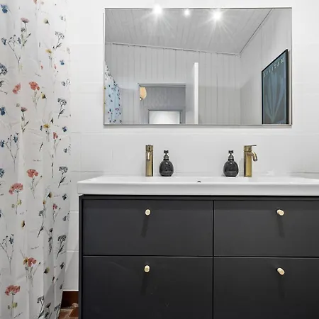 3 Bedroom Stunning In *